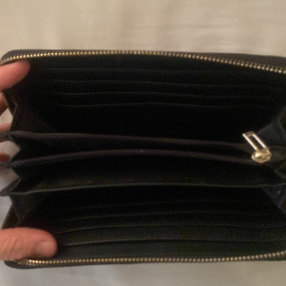 Black & White Guess Wristlet - Picture 2 of 3